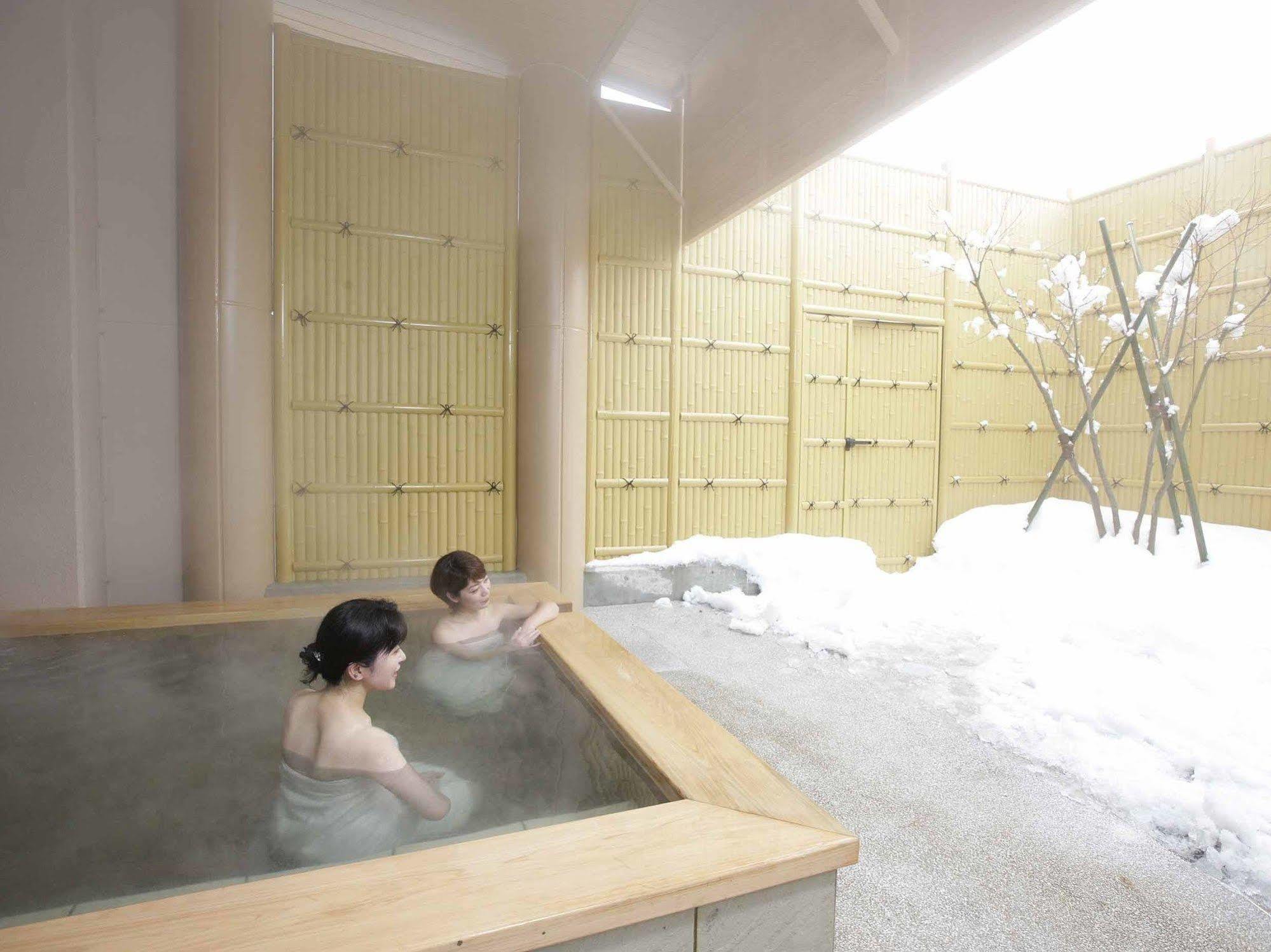 Quad Inn Йокоте Екстериор снимка